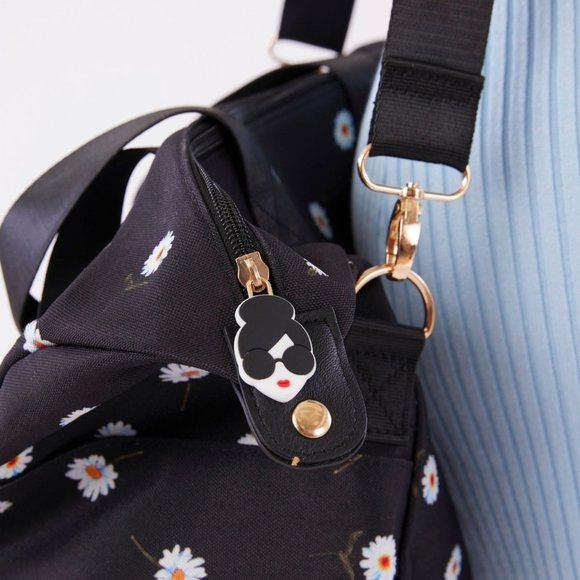 🆕 Alice + Olivia Daisy Print Duffle - Picture 4 of 6